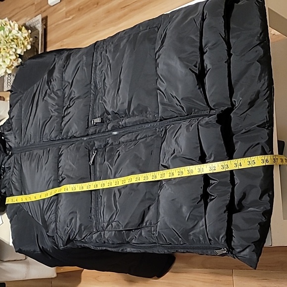 BCBG hooded puffer winter coat, with super soft sherpa style material inside. - Picture 12 of 14